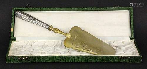 AN ART NOUVEAU CAKE SERVER Silver, partly gilt