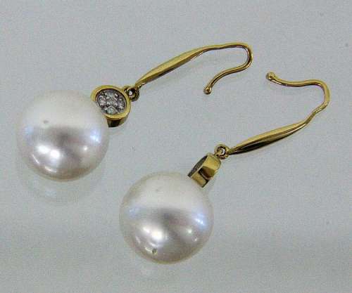 A PAIR OF DROP EARRINGS 750/000 yellow gold with