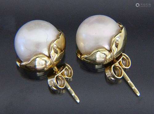 A PAIR OF STUD EARRINGS 585/000 yellow gold with