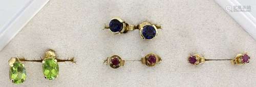 FOUR PAIRS OF STUD EARRINGS 333/000 yellow gold