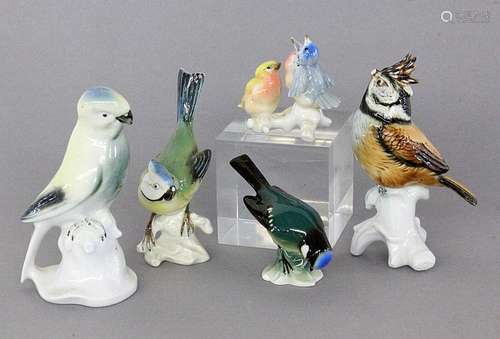 A LOT OF FIVE BIRD FIGURES Various maker's marks