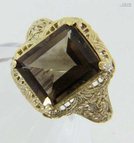 A LADIES RING 333/000 yellow gold with topaz