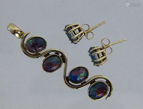 A PAIR OF STUD EARRINGS AND A PENDANT 585/000