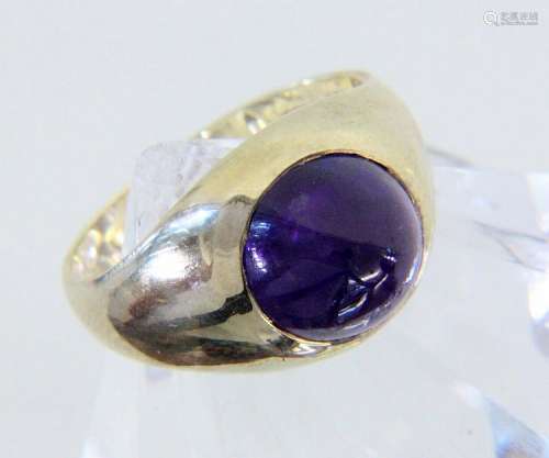 A LADIES' RING 585/000 yellow gold with amethyst