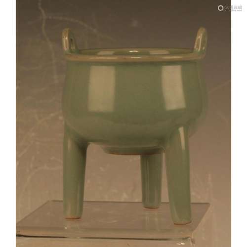 Celadon Long Quan Double Handle Censer