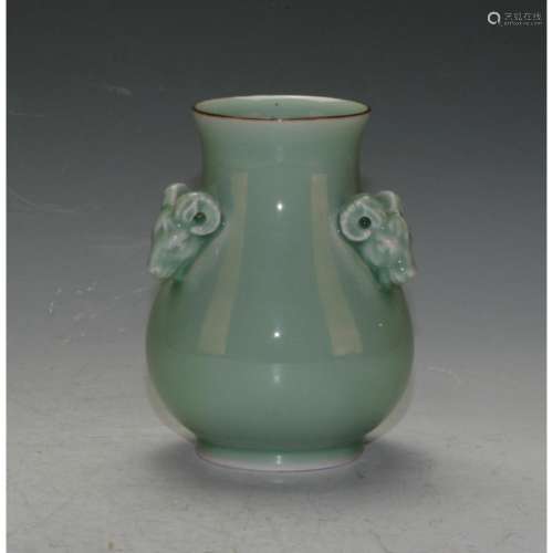 Longquan Vase