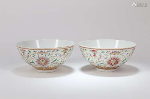 A Pair Of Famille-Rose Porcelain Bowls