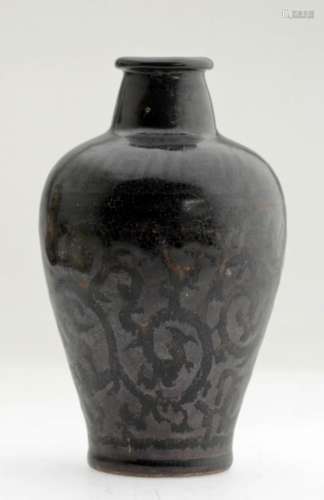 An Elegant Chinese Black Enamel Mei-Ping Vase