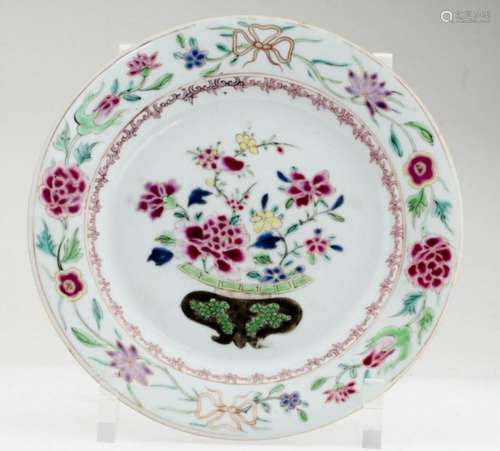 An Elegant Chinese Yong Zheng Famille Rose Plate