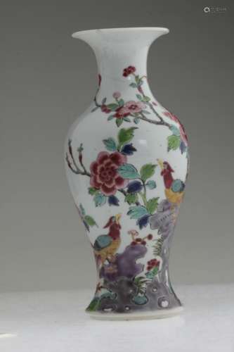 A Superb Chinese Famille Rose Porcelain Vase.