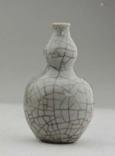 A Fine Chinese Ge Crackle Double Gourd Vase.