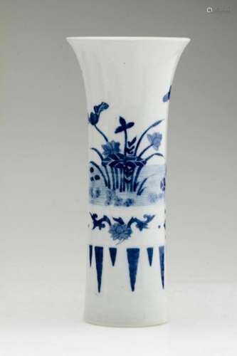 A Nice Chinese Blue and White Porcelain Vase.