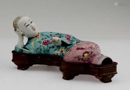 A Fine Chinese Antique Relaxing Lady Figure