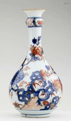 An Elegant Chinese Qiang Long Porcelain Gilt Vase