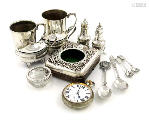 A mixed lot of silver items, various dates and makers, comprising: two christening mugs, a pair of