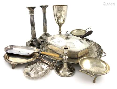 λA mixed lot, comprising silver items: a small waiter by Aldewinckle and Slater, London 1841,