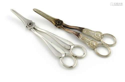 A pair of Victorian silver King's pattern grape scissors, by Francis Higgins, London 1878, fluted
