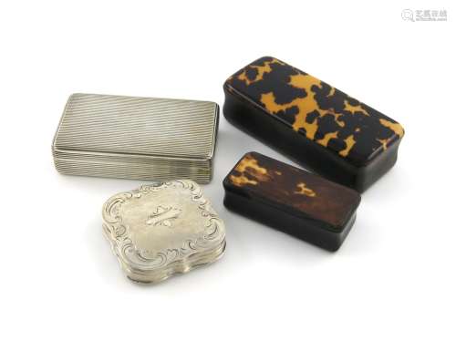 λA small mixed lot of four boxes, comprising: silver items, a snuff box, by R G Hennell & Sons,