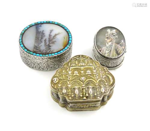 λλA small collection of three silver boxes, comprising: one of oval form, engraved foliate scroll