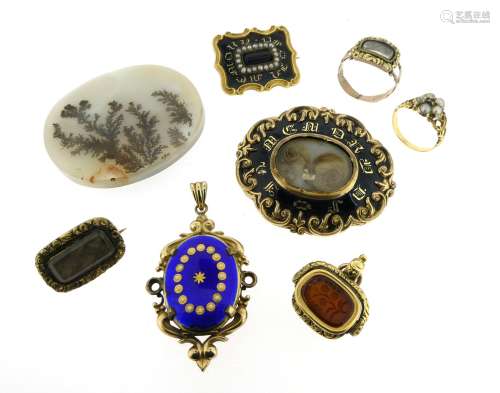 Various items of jewellery, including an early 19th century swivel fob seal, mounted with a