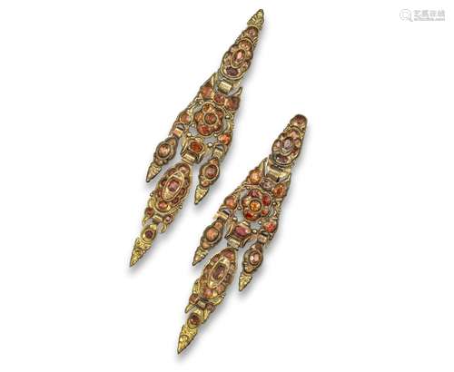 A pair of late 18th century Catalan gold and hessonite garnet (one missing) earrings, 10cm long