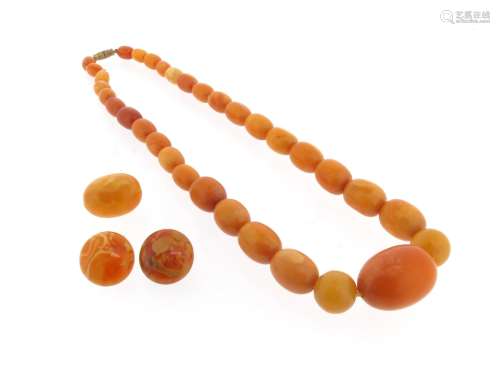 A single-row amber bead necklace, the oval beads graduate from 10mm to 26mm long, with a loose