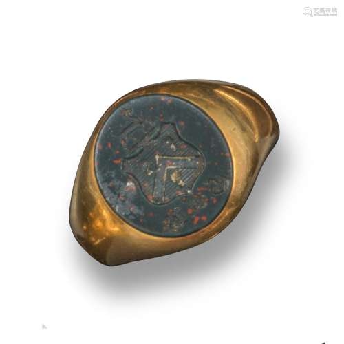 A gentleman's gold signet ring, set with a bloodstone engraved with a coat of arms in 18ct yellow