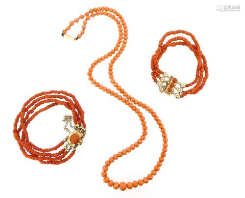 A single-row graduated coral bead necklace, with gold barrel clasp, 60cm, a three-row coral bead