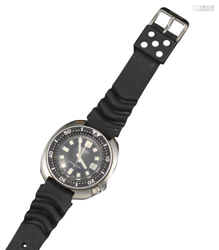 SEIKO - a gentleman's stainless steel dive watch reference 6105 8110, black dial with luminous baton