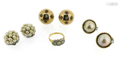 Various items of jewellery, including a triple opal and diamond-set gold ring, size L, a pair of