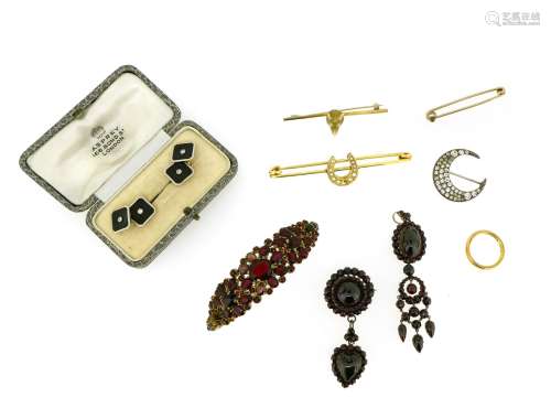 Various items of jewellery, including a gold fox mask-mounted bar brooch with diamond eyes, a seed