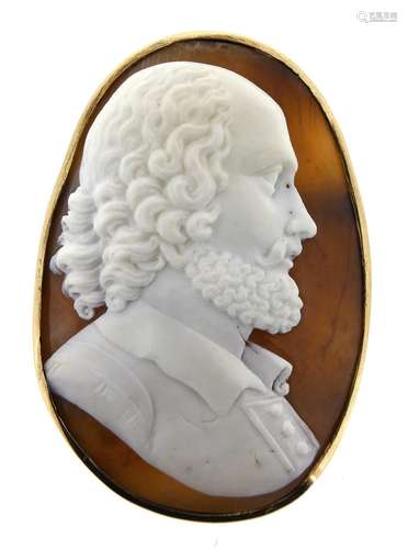 A Victorian shell cameo brooch, depicting Shakespeare in profile within plain gold border, later