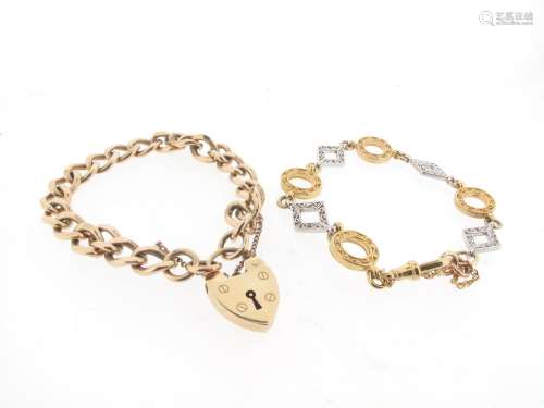 A 9ct gold curb link bracelet, set with a gold padlock clasp, London hallmarks for 1971, and a bi-