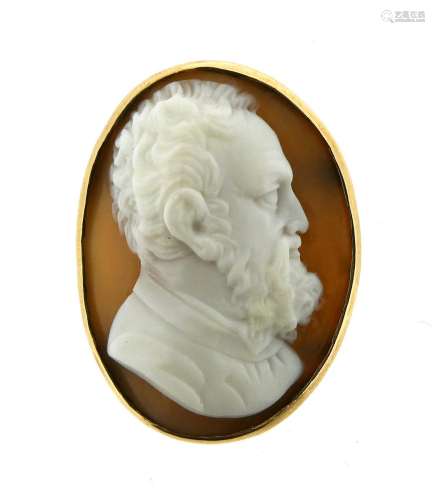 A small carved shell cameo brooch, depicting a bearded gentleman, 9ct gold frame, 2.8cm high