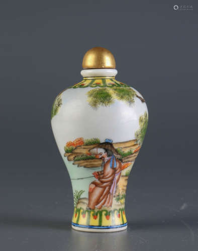 Chinese Enameled Porcelain Snuff Bottle