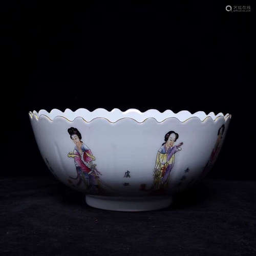 A BEAUTY PATTERN FLOWER DESIGN FAMILLE BOWL