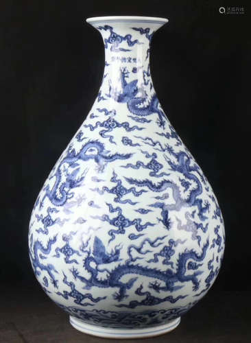 A DRAGON PATTERN BLUE&WHITE OKHO SPRING BOTTLE