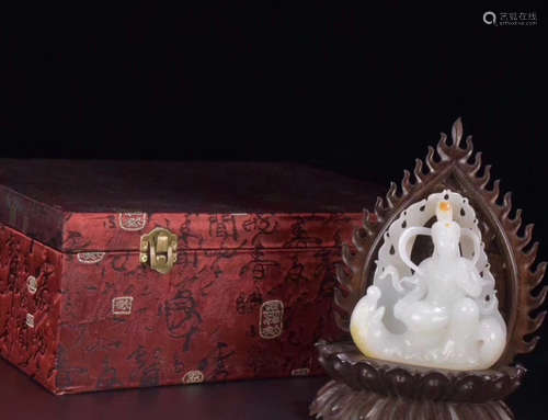 AN OLD TIBETAN GUANYIN DESIGN HETIAN JADE ORNAMENT