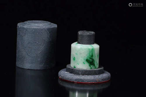 AN OLD JADEITE THUMB RING, QING DYNASTY