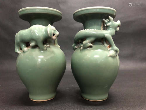 10-12TH CENTURY, A PAIR OF LONGQUAN KILN BOTTLES, SONG DYNASTY