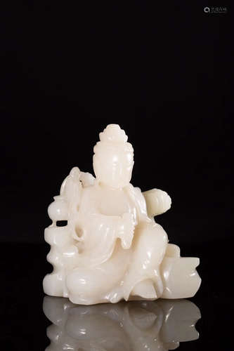 20TH CENTURY, A BUDDHA DESIGN HETIAN JADE FIGURE, CHUANGHUI PERIOD