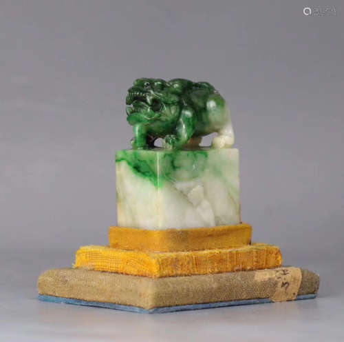 17-19TH CENTURY, AN OLD GREEN JADE STAMP, QING DYNASTY