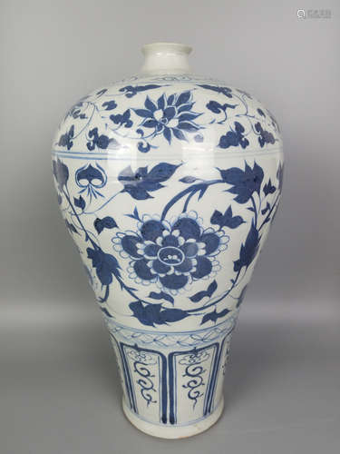 A BLUE AND WHITE PEONY MEI VASE