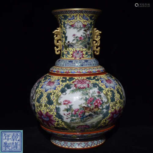 A ENAMELED FLORAL PATTERN VASE WITH QIANLONG MARK