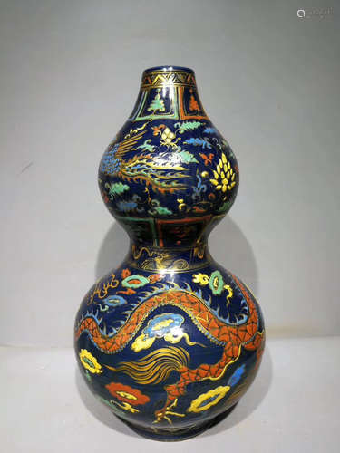 A WUCAI DRAGON PATTERN BLUE GOURD-SHAPED VASE