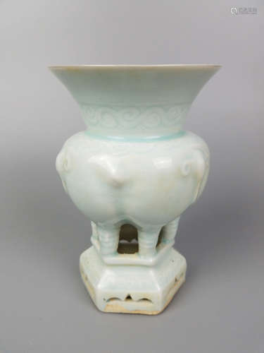 A SHEEP HEAD SHAPED ZUN VASE