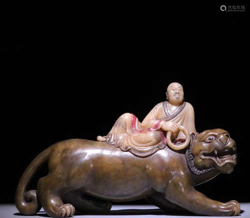 A FURONG SOAPSTONE CARVED LUOHAN&TIGER FIGURE