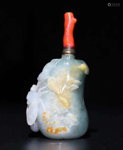 A JADEITE SNUFF BOTTLE