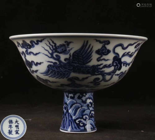 A BLUE AND WHITE PHOENIX PATTERN STEM BOWL