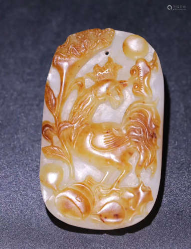 A HETIAN JADE ROOSTER CARVED PENDANT